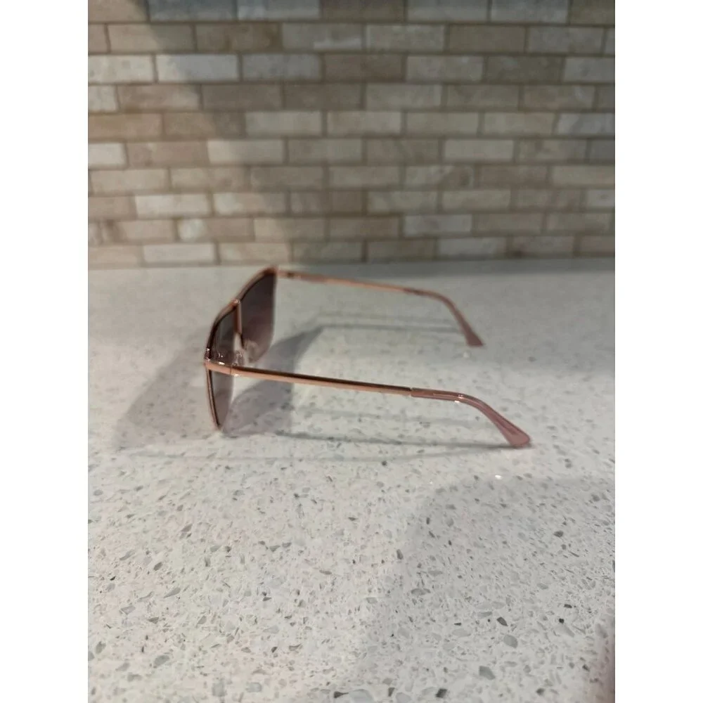 Jessica Simpson Chic Metal Square Shield Sunglasses‎ in Rose Gold & Rose